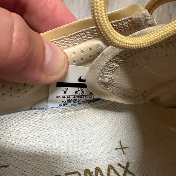 Great condition Nike vapormax lite beige / bronze gold color  women’s size 8 - Picture 6 of 9